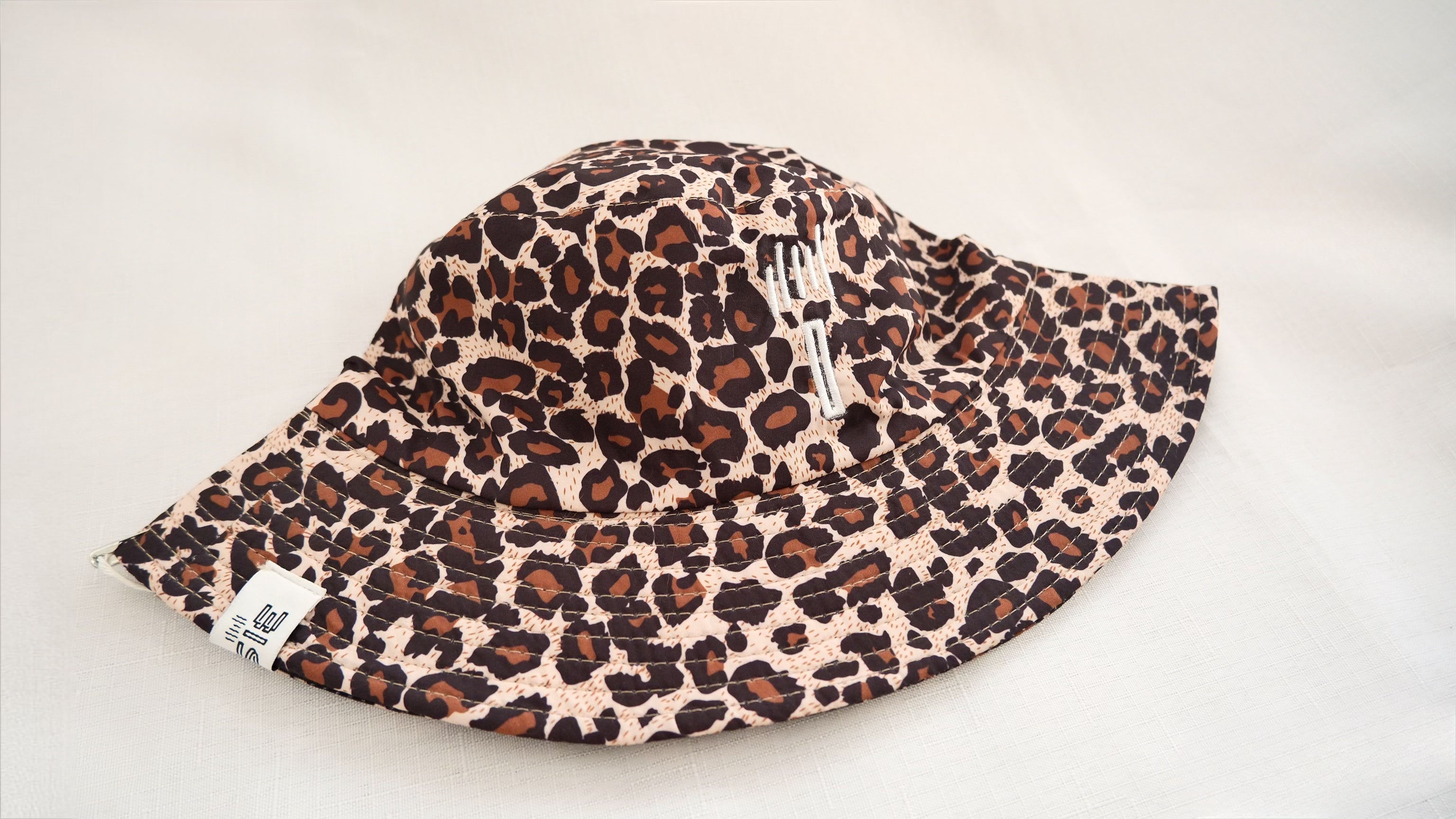 ISSIE Leopard Bucket Hat